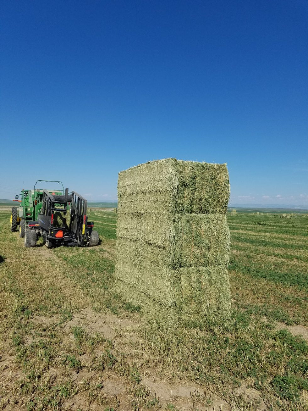 John Deere Offers New Solutions For Handling Large Square Balers
